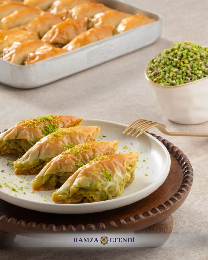 Kaymaklı ve Antep fıstıklı şöbiyet